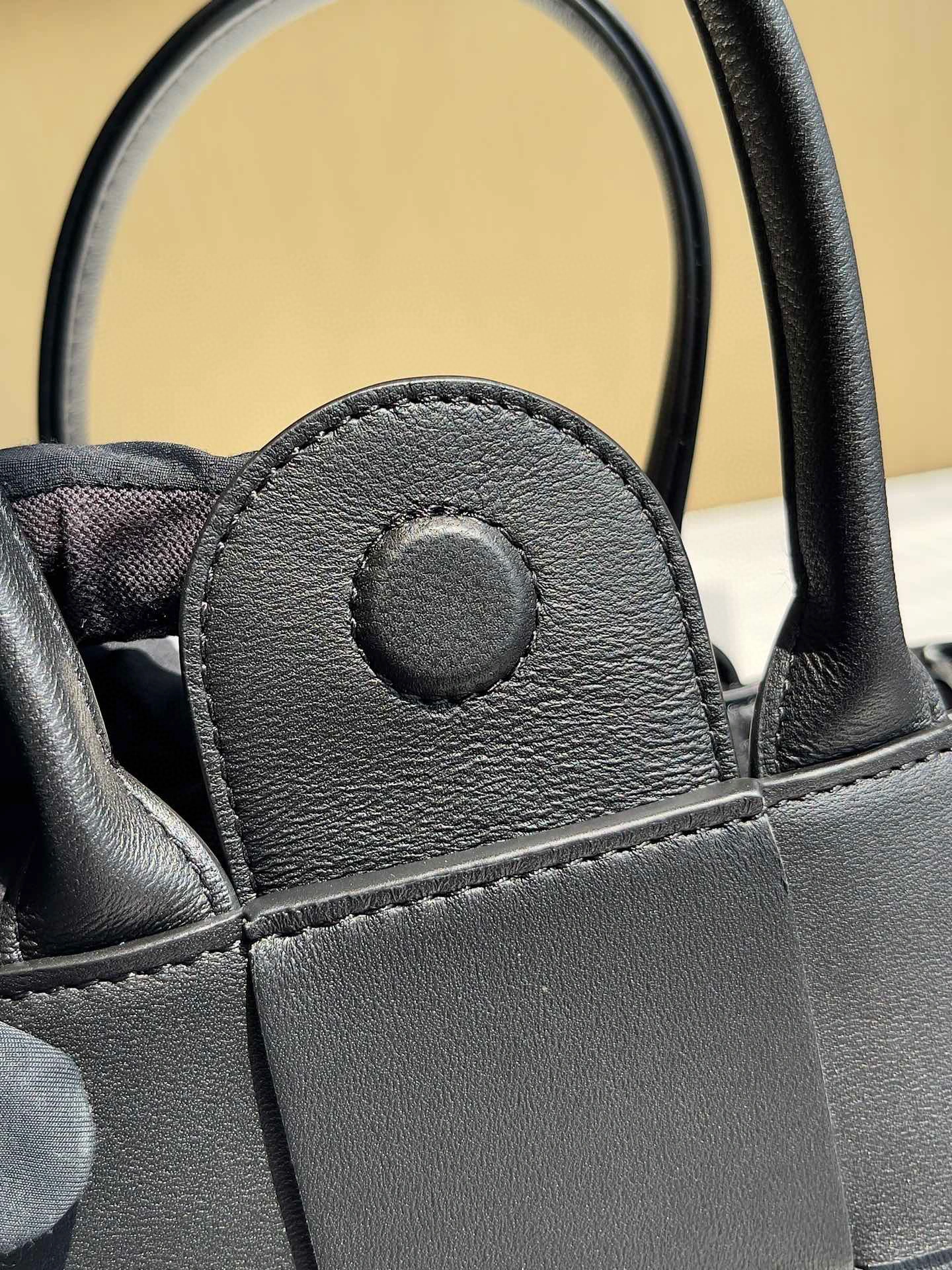 MOMO- high quality version 709341VMAY18425 mini item：B-B063H2423C