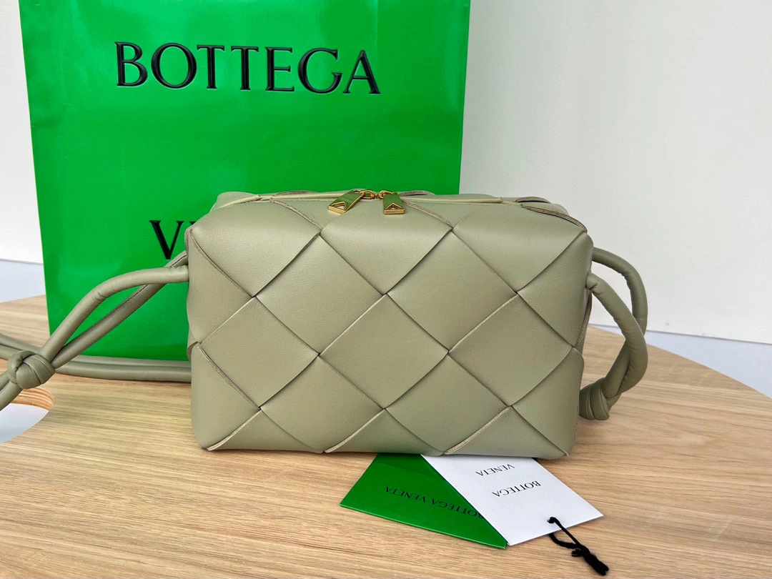 MOMO- high quality version 709417VCQC22916 Cassette sheephide item：B-B063I0719C