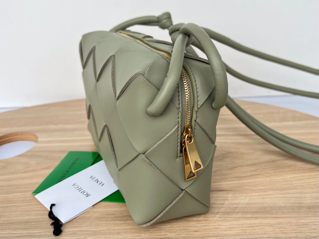 MOMO- high quality version 709417VCQC22916 Cassette sheephide item：B-B063I0719C