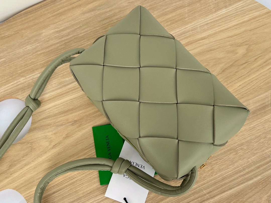 MOMO- high quality version 709417VCQC22916 Cassette sheephide item：B-B063I0719C