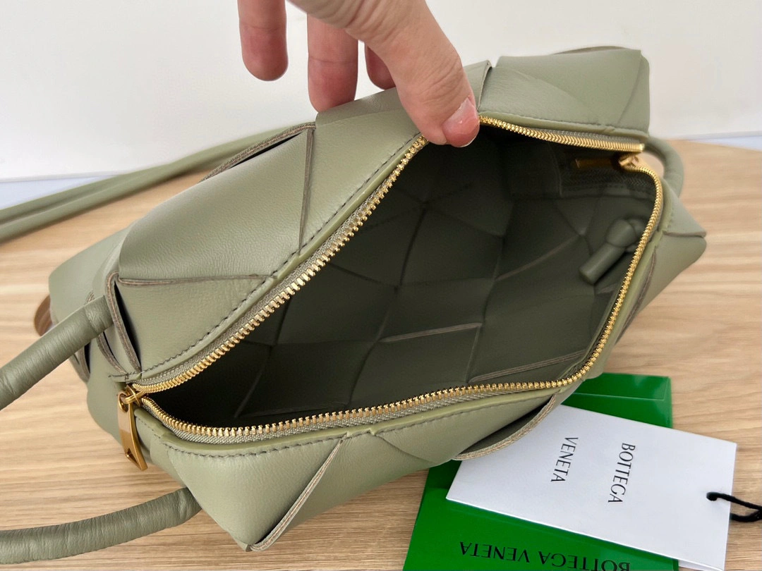 MOMO- high quality version 709417VCQC22916 Cassette sheephide item：B-B063I0719C