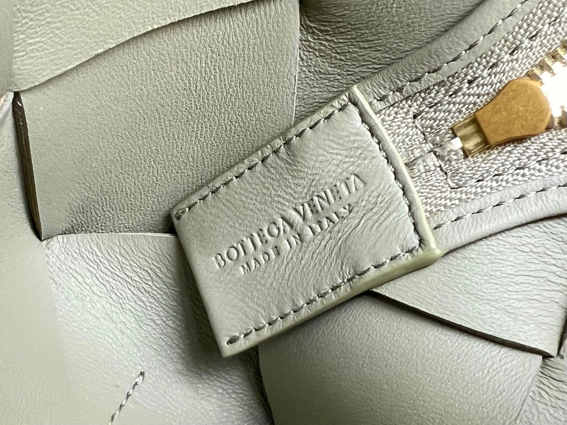 MOMO- high quality version 709417VCQC22916 Cassette sheephide item：B-B063I0719C