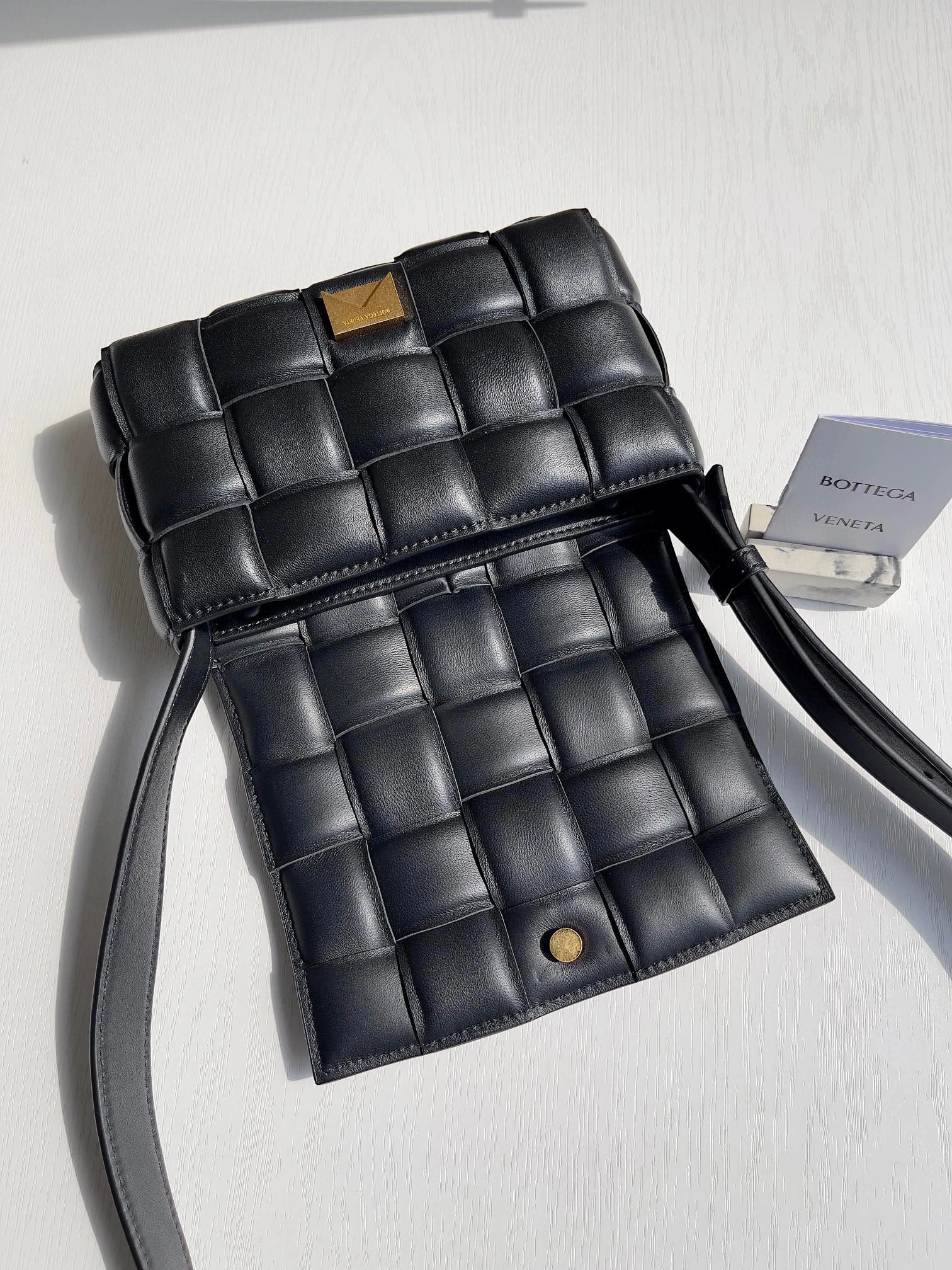 MOMO- high quality version 717506VCQR18425 Padded Cassette item：B-B063J2218C