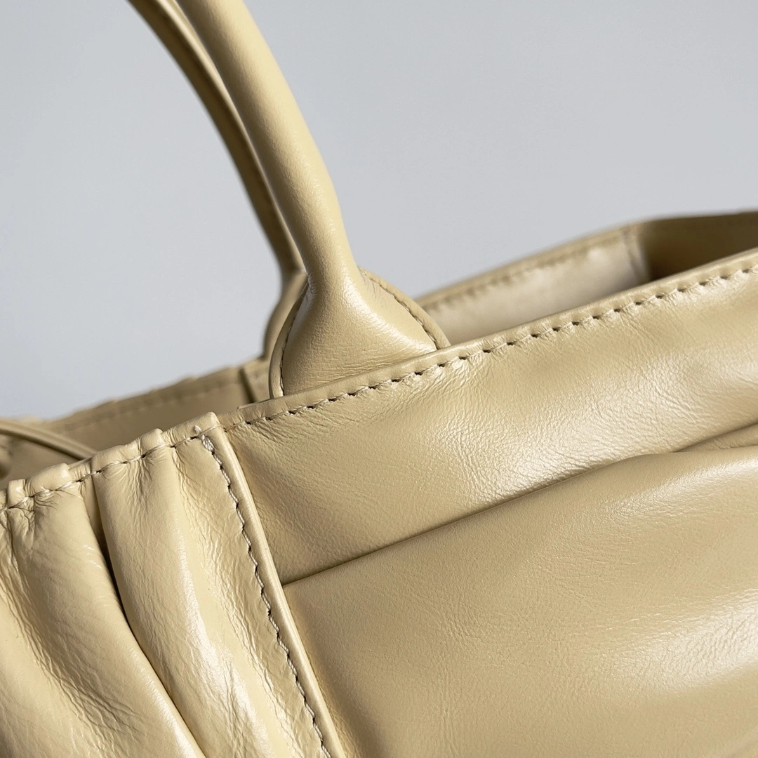 MOMO- high quality version 729043V2FY19796 Tote item：C-B063B1323C