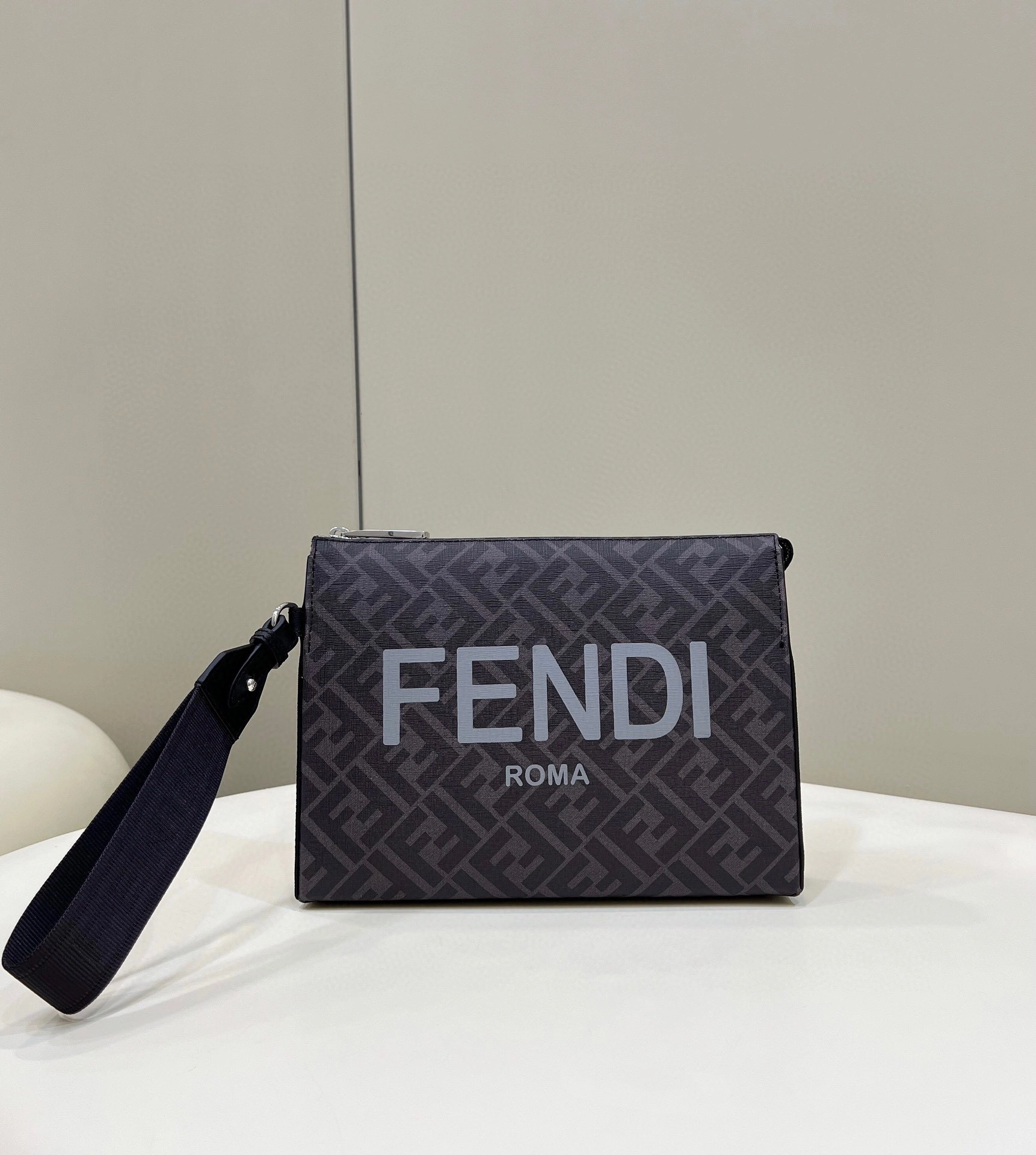 MOMO- high quality version 7VA564-AJJ4-F0GXN item：B-B000I2401C