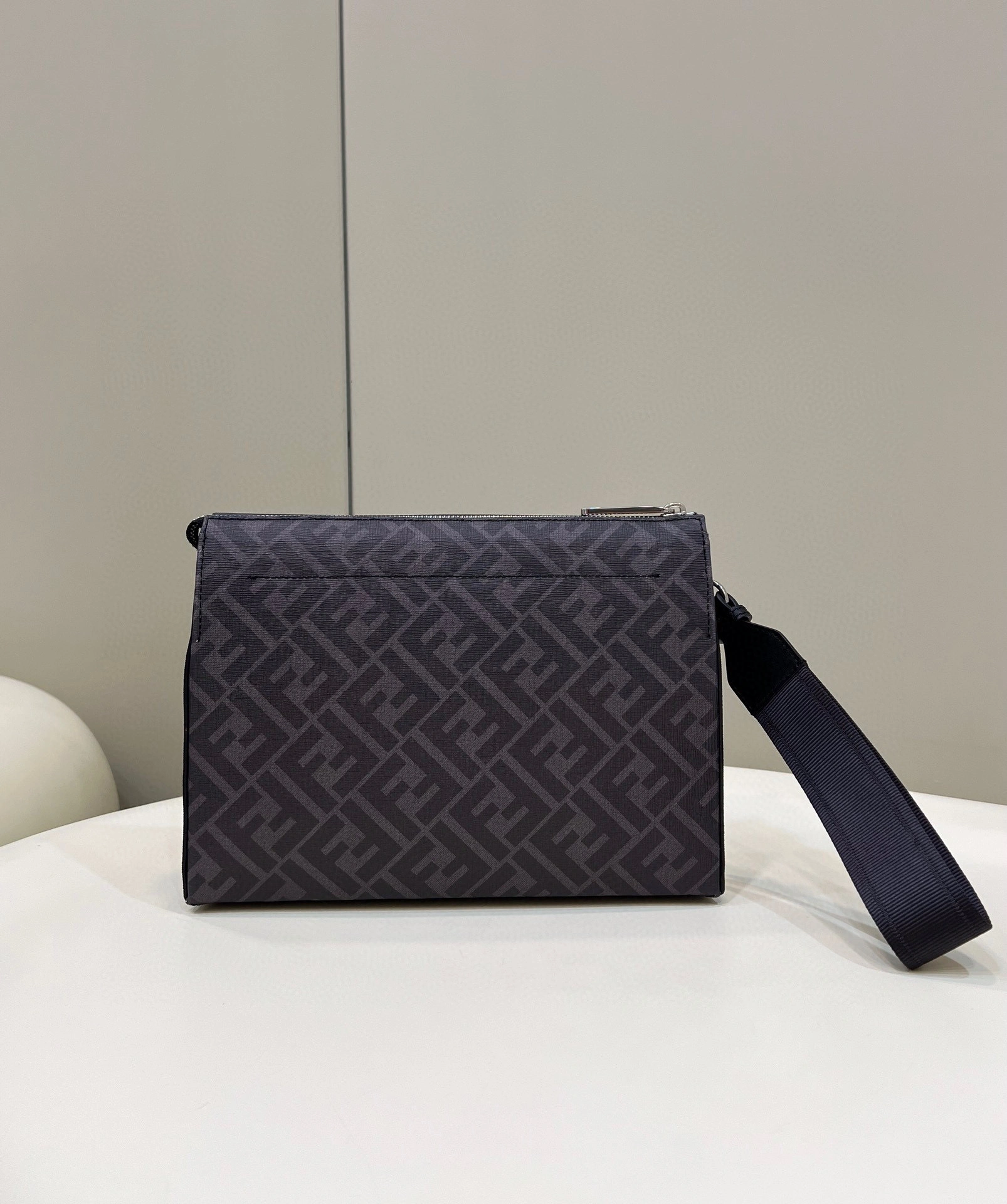 MOMO- high quality version 7VA564-AJJ4-F0GXN item：B-B000I2401C
