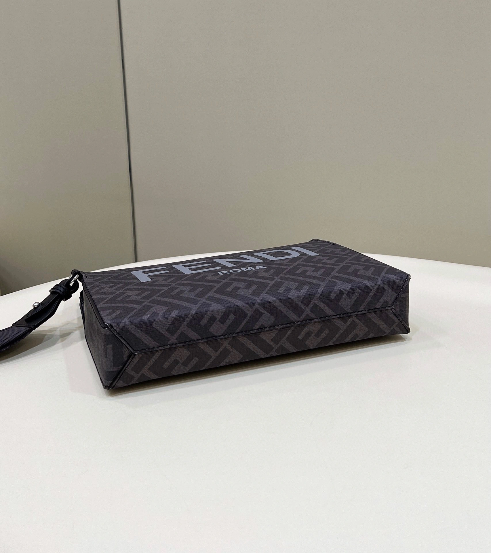 MOMO- high quality version 7VA564-AJJ4-F0GXN item：B-B000I2401C