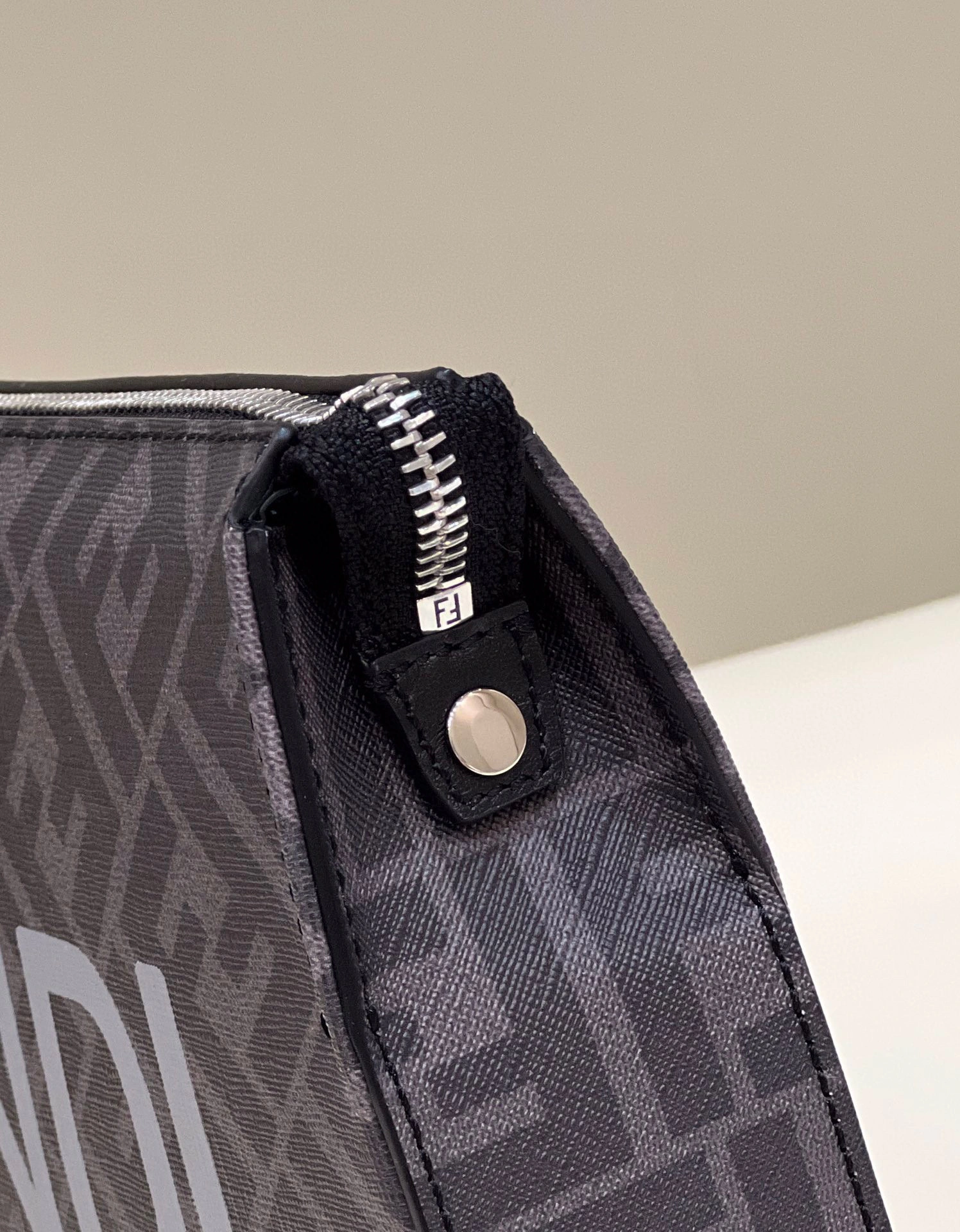 MOMO- high quality version 7VA564-AJJ4-F0GXN item：B-B000I2401C