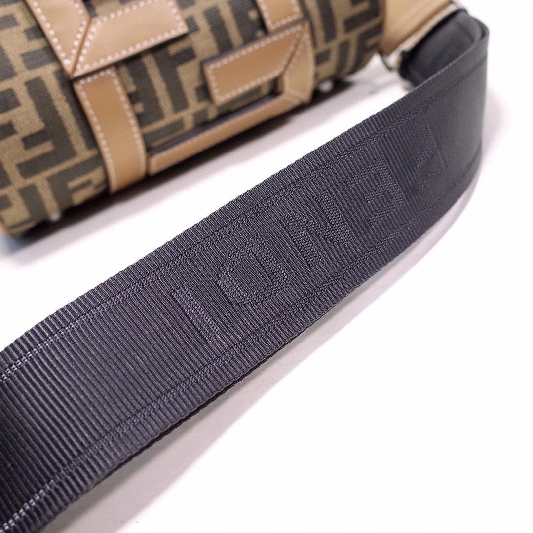 MOMO- high quality version 7VA570A9ZLF1HRM item：B-B000H1408C