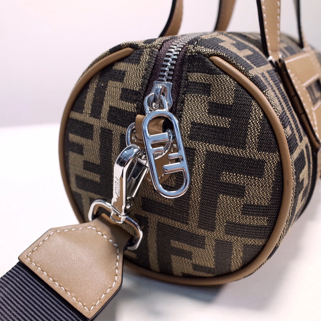 MOMO- high quality version 7VA570A9ZLF1HRM item：B-B000H1408C