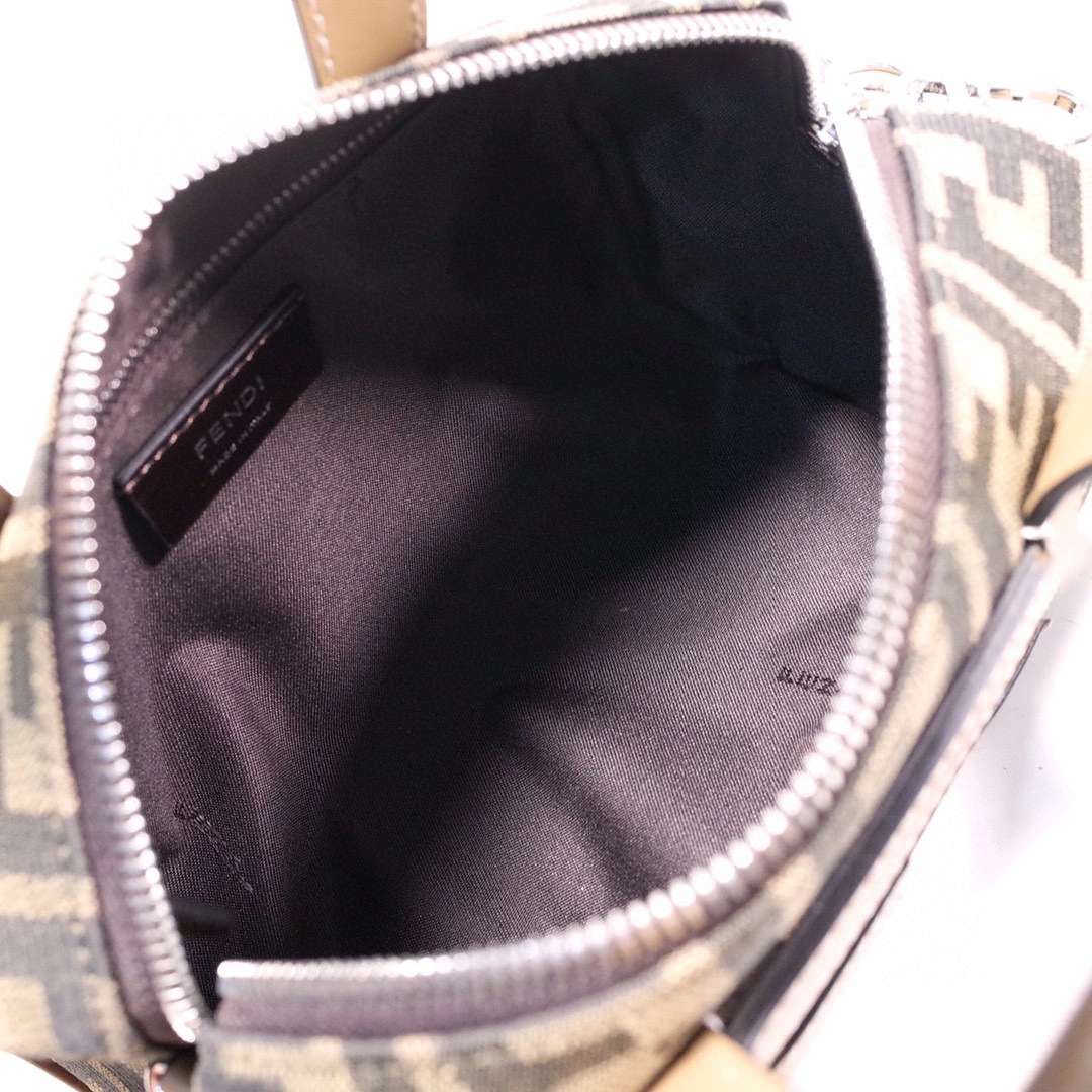 MOMO- high quality version 7VA570A9ZLF1HRM item：B-B000H1408C
