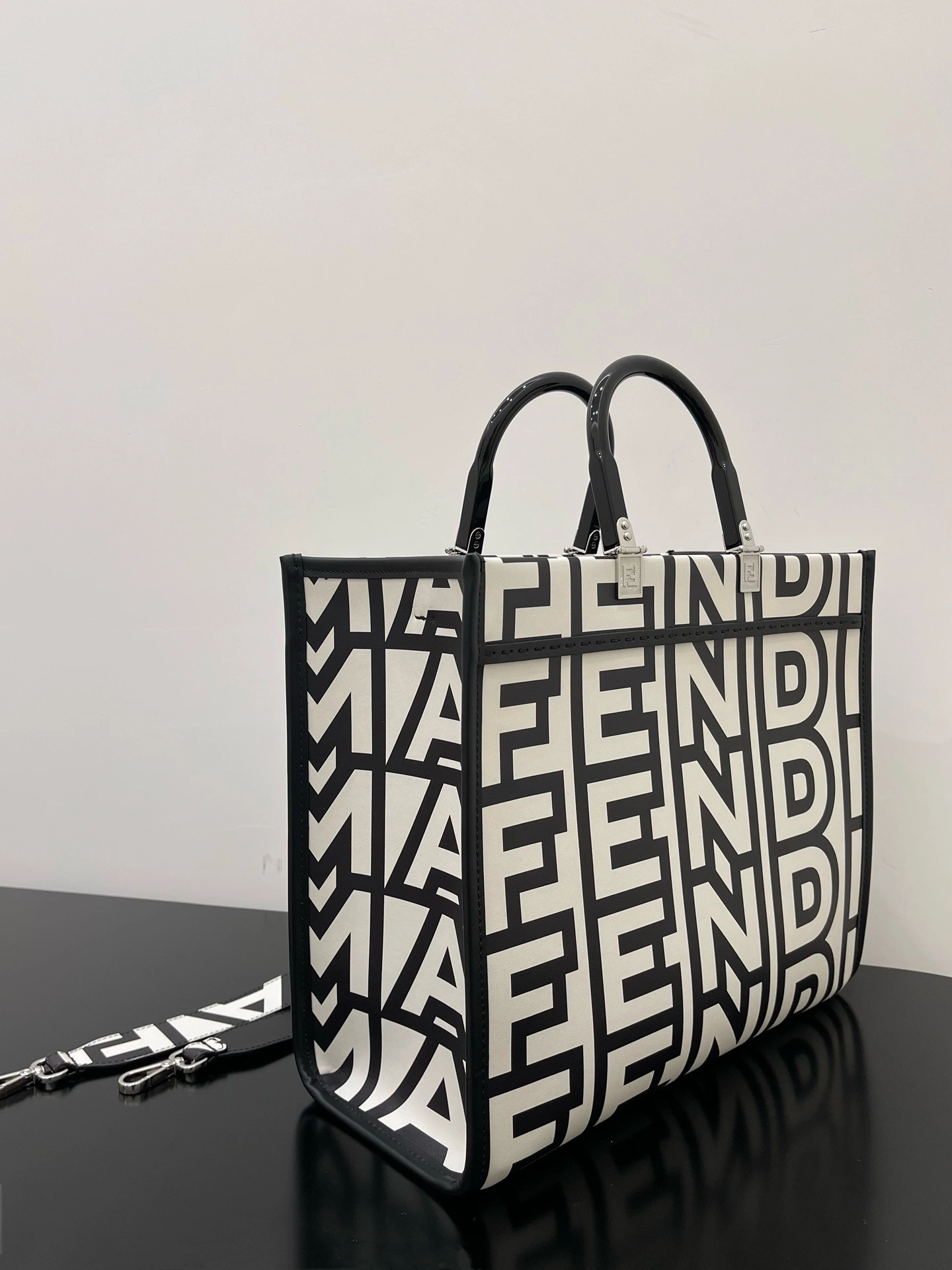 MOMO- high quality version 8BH386-AMWK-F1C6C item：C-B000C2715C