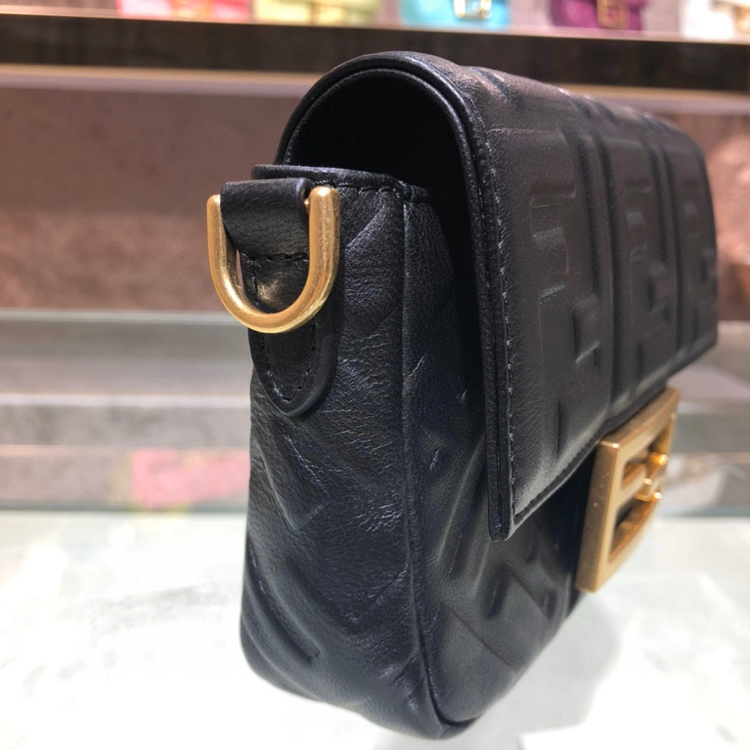 MOMO- high quality version 8BS017A72VF15ZW BAGUETTE sheephide item：B-B063J1401C
