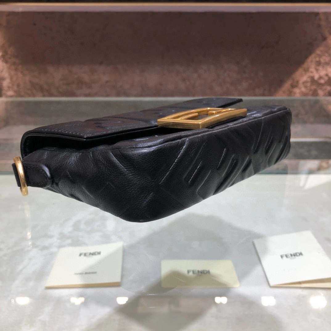 MOMO- high quality version 8BS017A72VF15ZW BAGUETTE sheephide item：B-B063J1401C