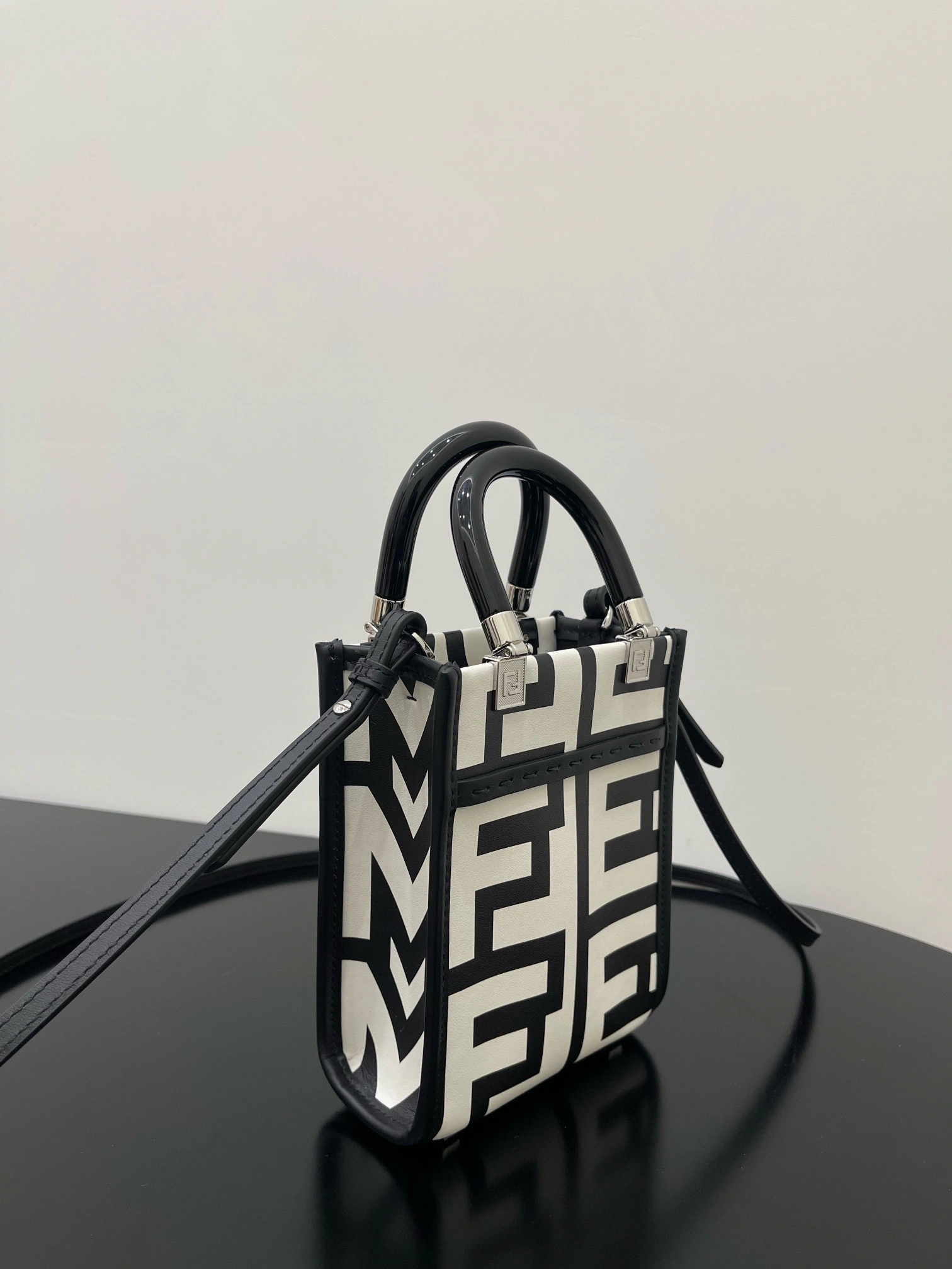 MOMO- high quality version 8BS051-AMWK-F1C6C mini tote item：C-B000C2714C