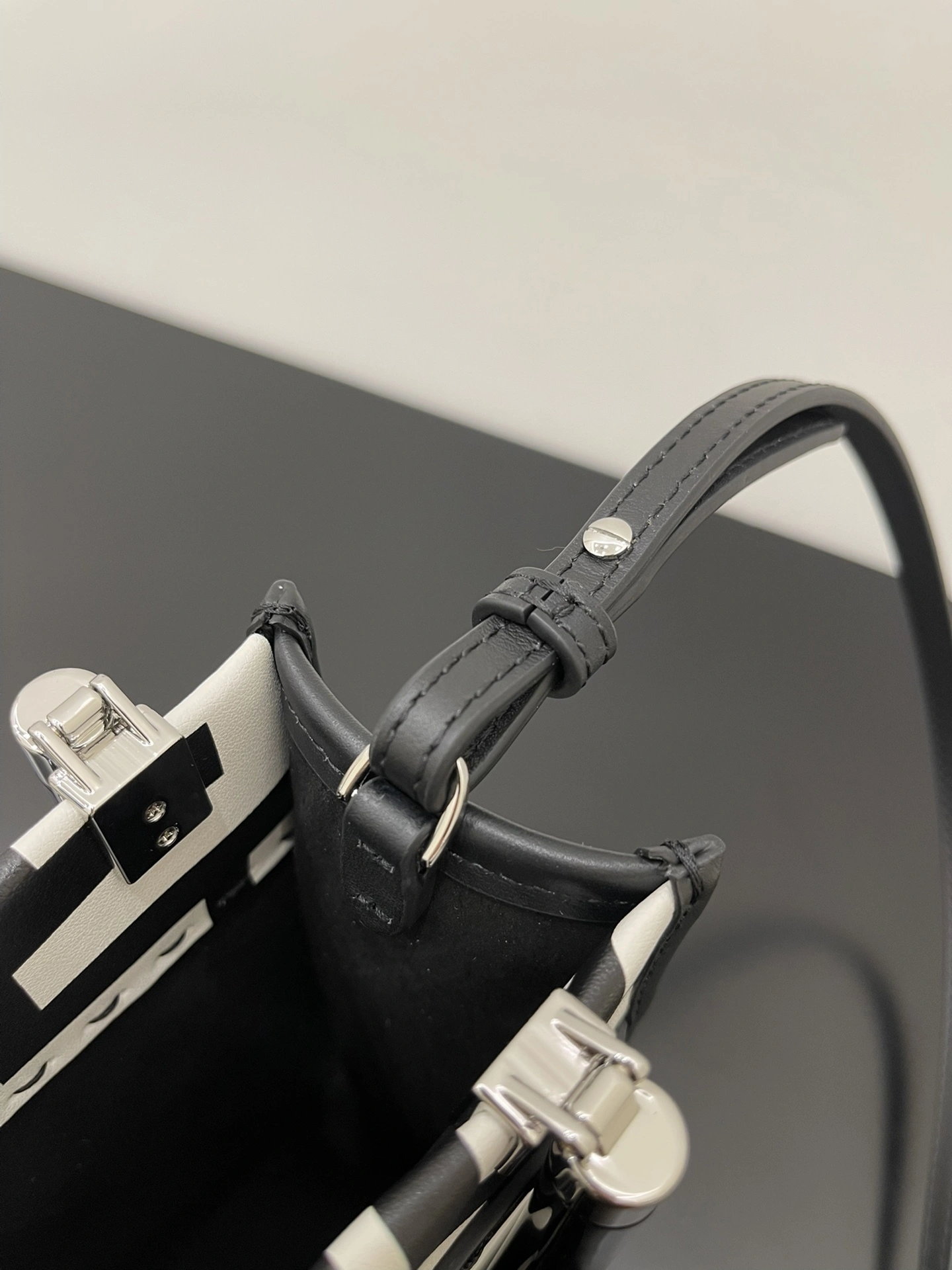 MOMO- high quality version 8BS051-AMWK-F1C6C mini tote item：C-B000C2714C