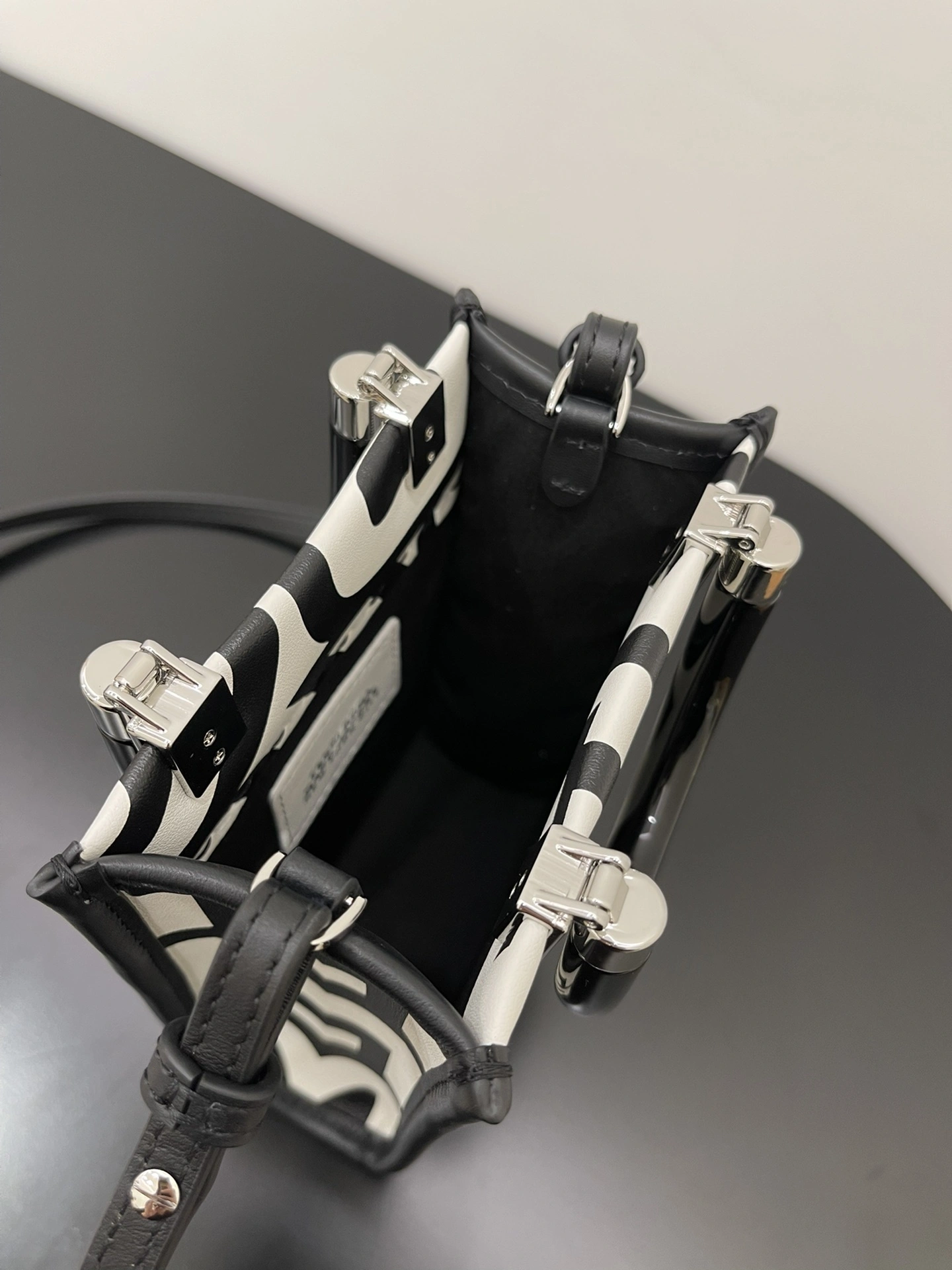 MOMO- high quality version 8BS051-AMWK-F1C6C mini tote item：C-B000C2714C