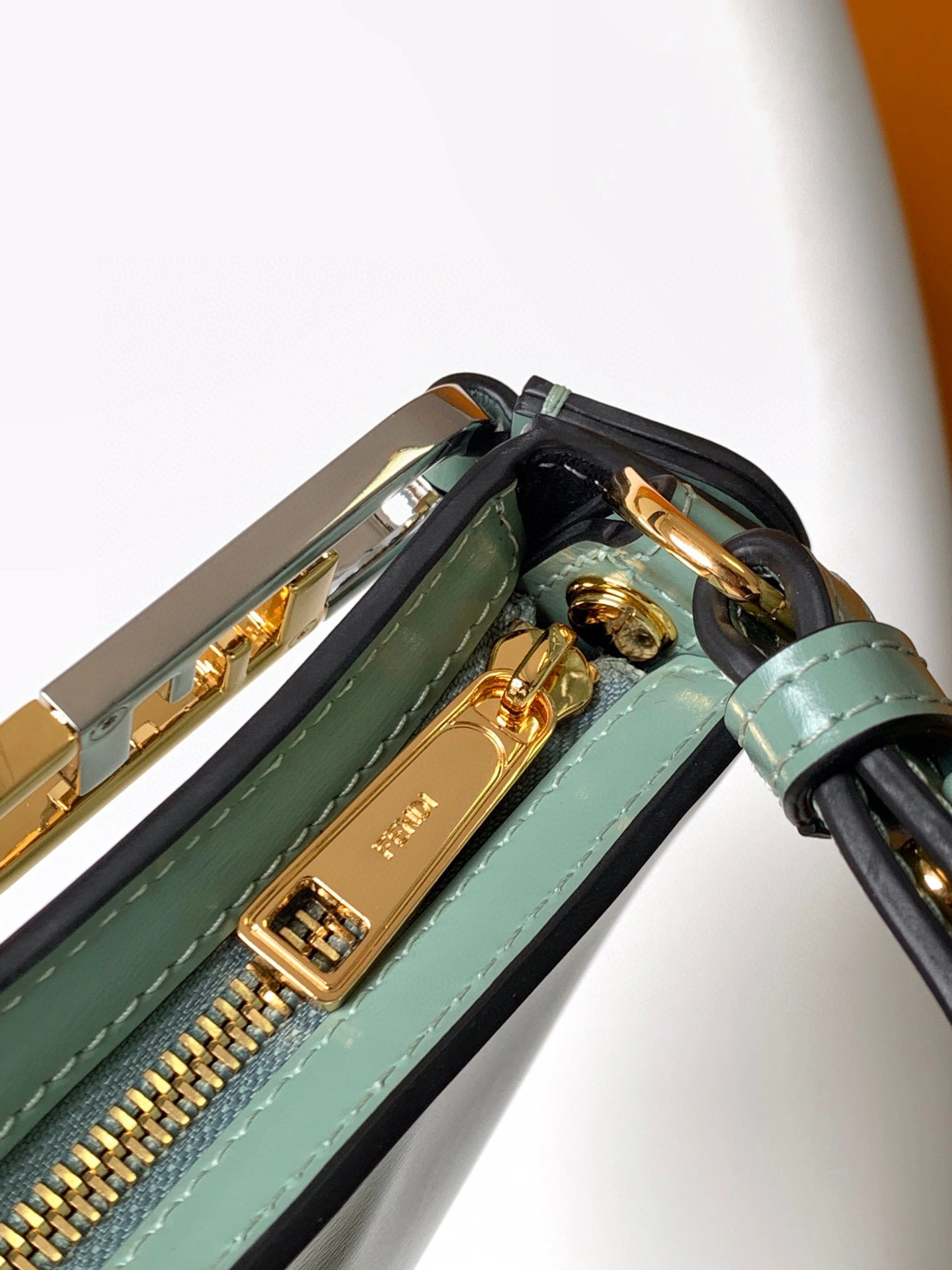 MOMO- high quality version 8BS068AHM0F1DMZ O'Lock Swing item：B-B000H1305C