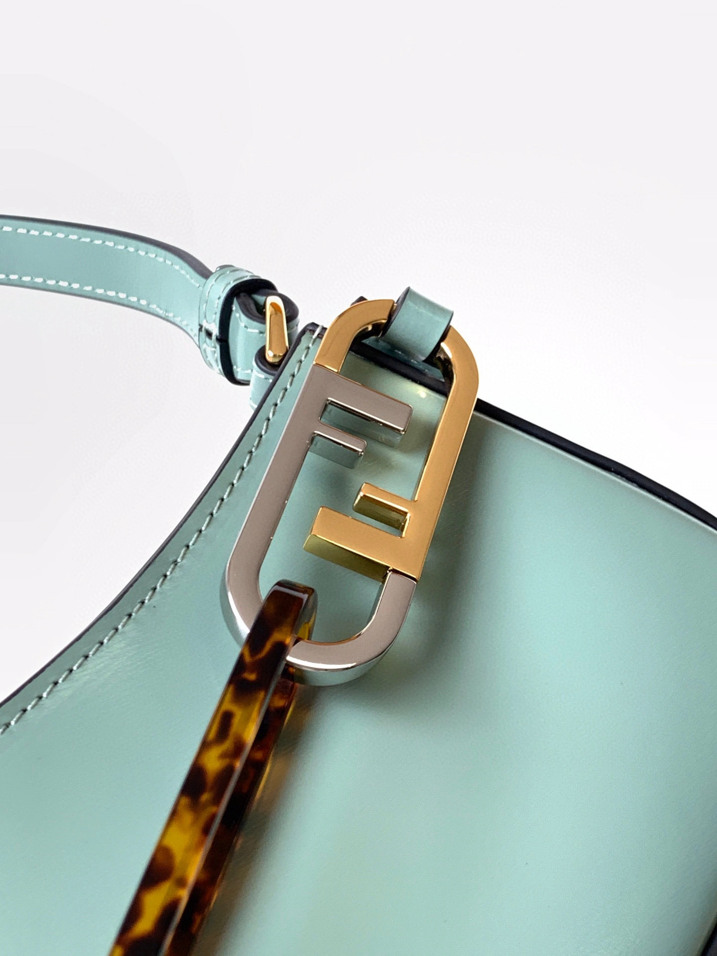 MOMO- high quality version 8BS068AHM0F1DMZ O'Lock Swing item：B-B000H1305C