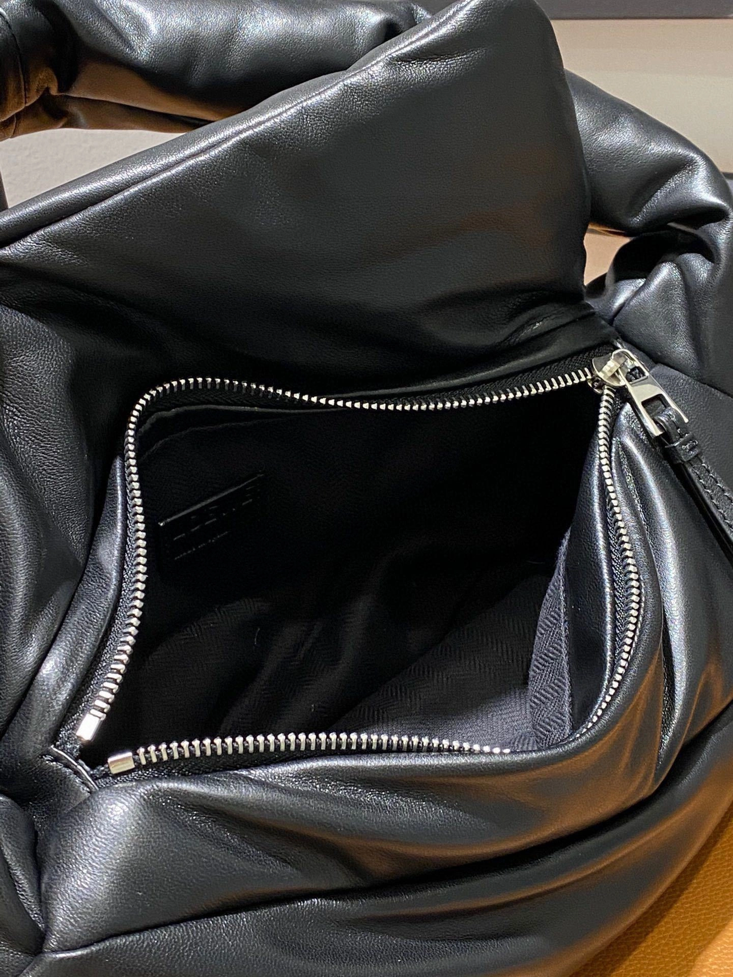 MOMO- high quality version A510J67X13-1100 Hobo item：C-B000C2317C