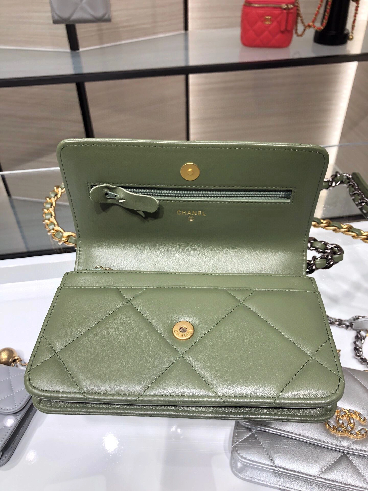 MOMO- high quality version AP0957-B04852 item：B-B000J1509C