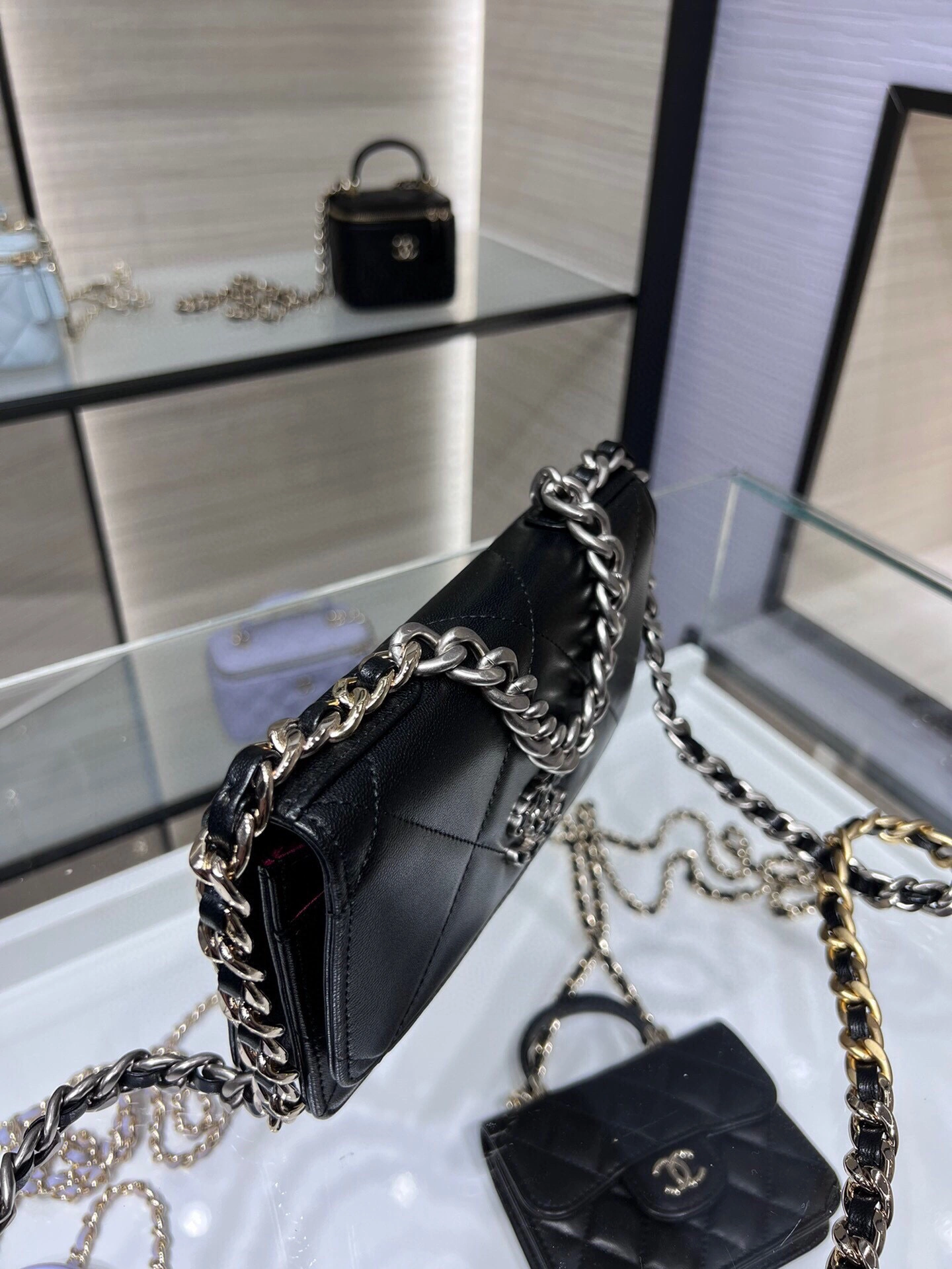 MOMO- high quality version AP0957-B07327-94305 item：B-B000J1507C