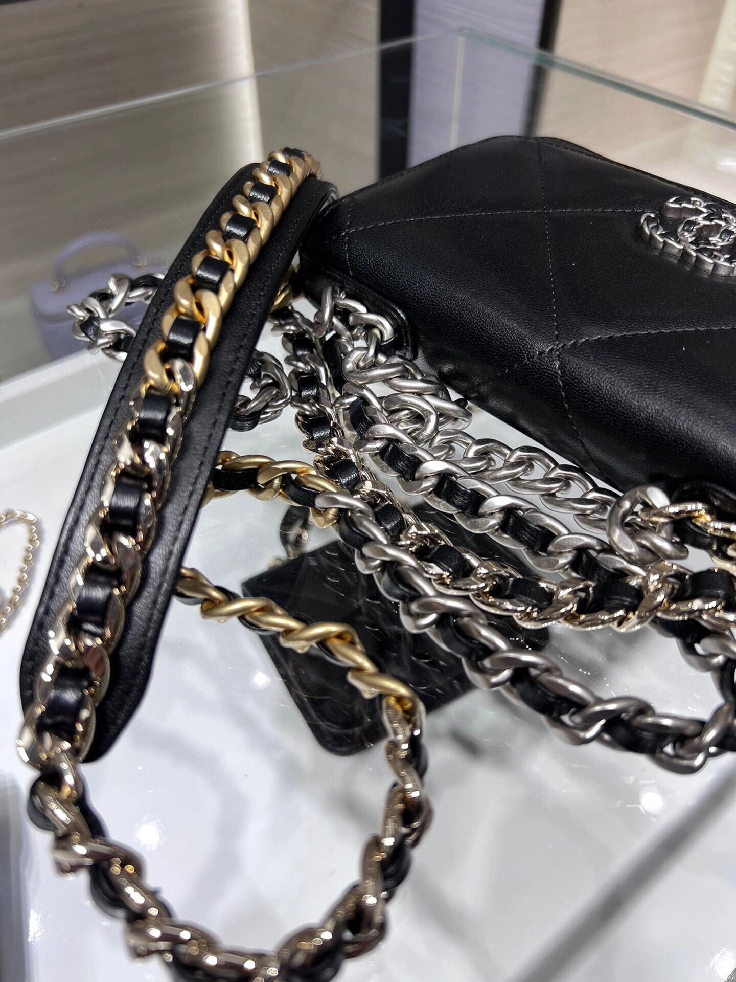 MOMO- high quality version AP0957-B07327-94305 item：B-B000J1507C