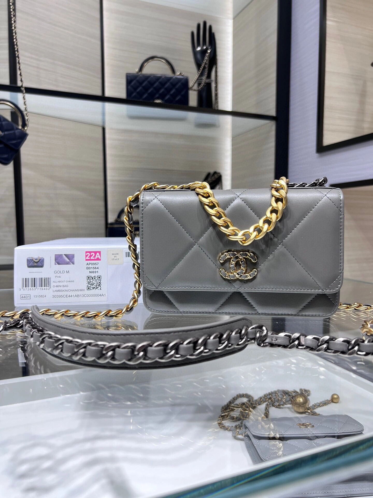MOMO- high quality version AP0957-B07327-NJ530 item：B-B000J1504C