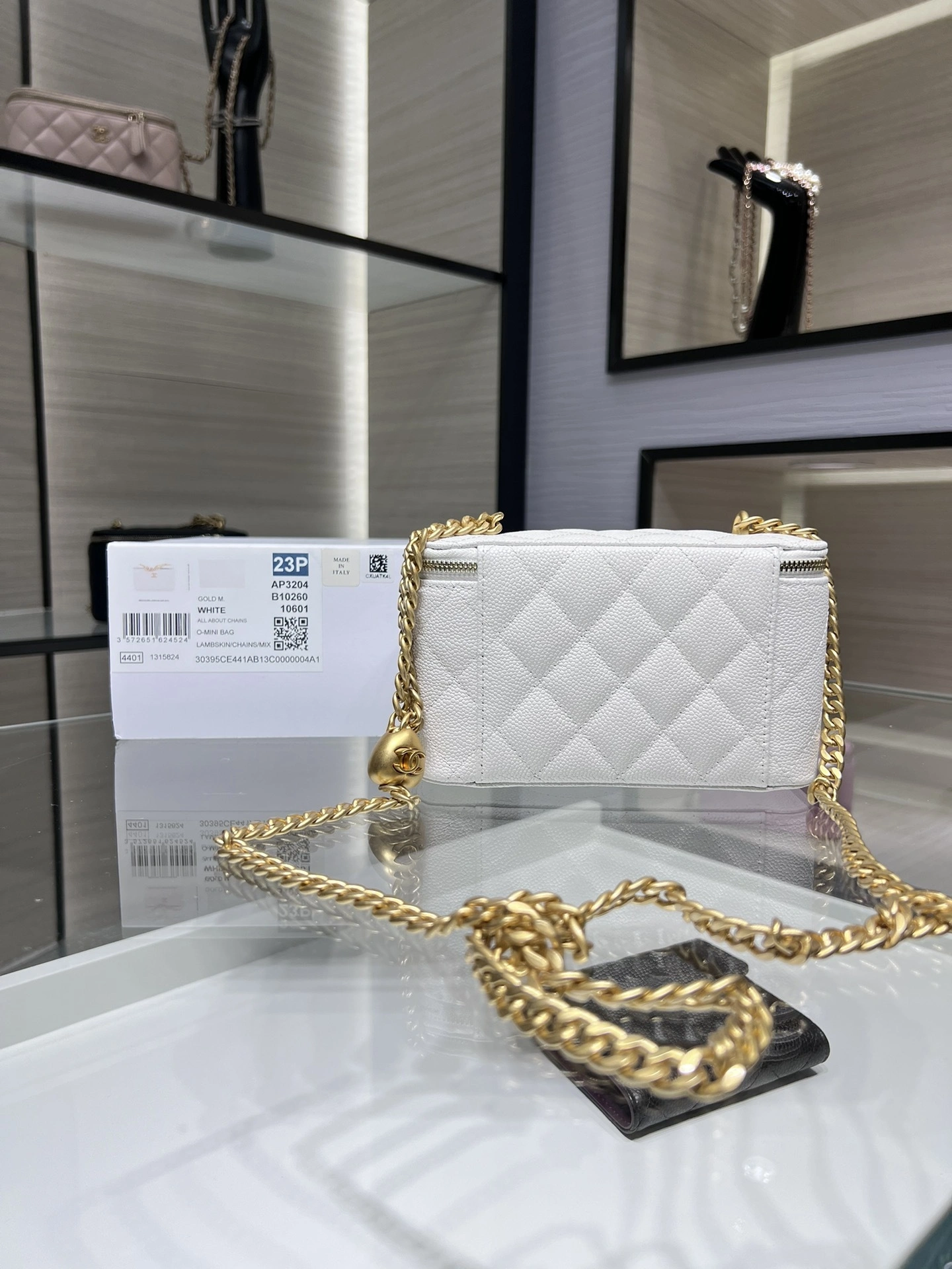 MOMO- high quality version AP3204-B10260-10601 item：C-B000C0320C