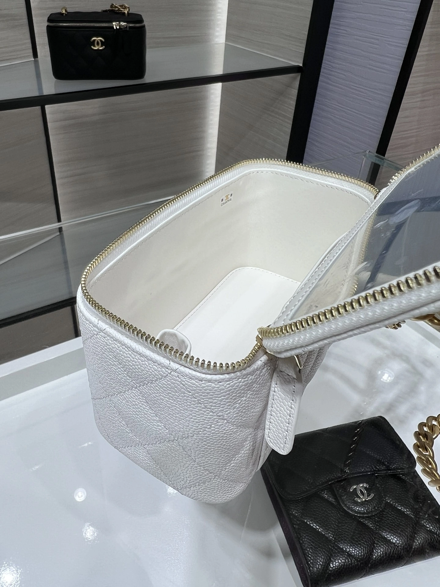 MOMO- high quality version AP3204-B10260-10601 item：C-B000C0320C