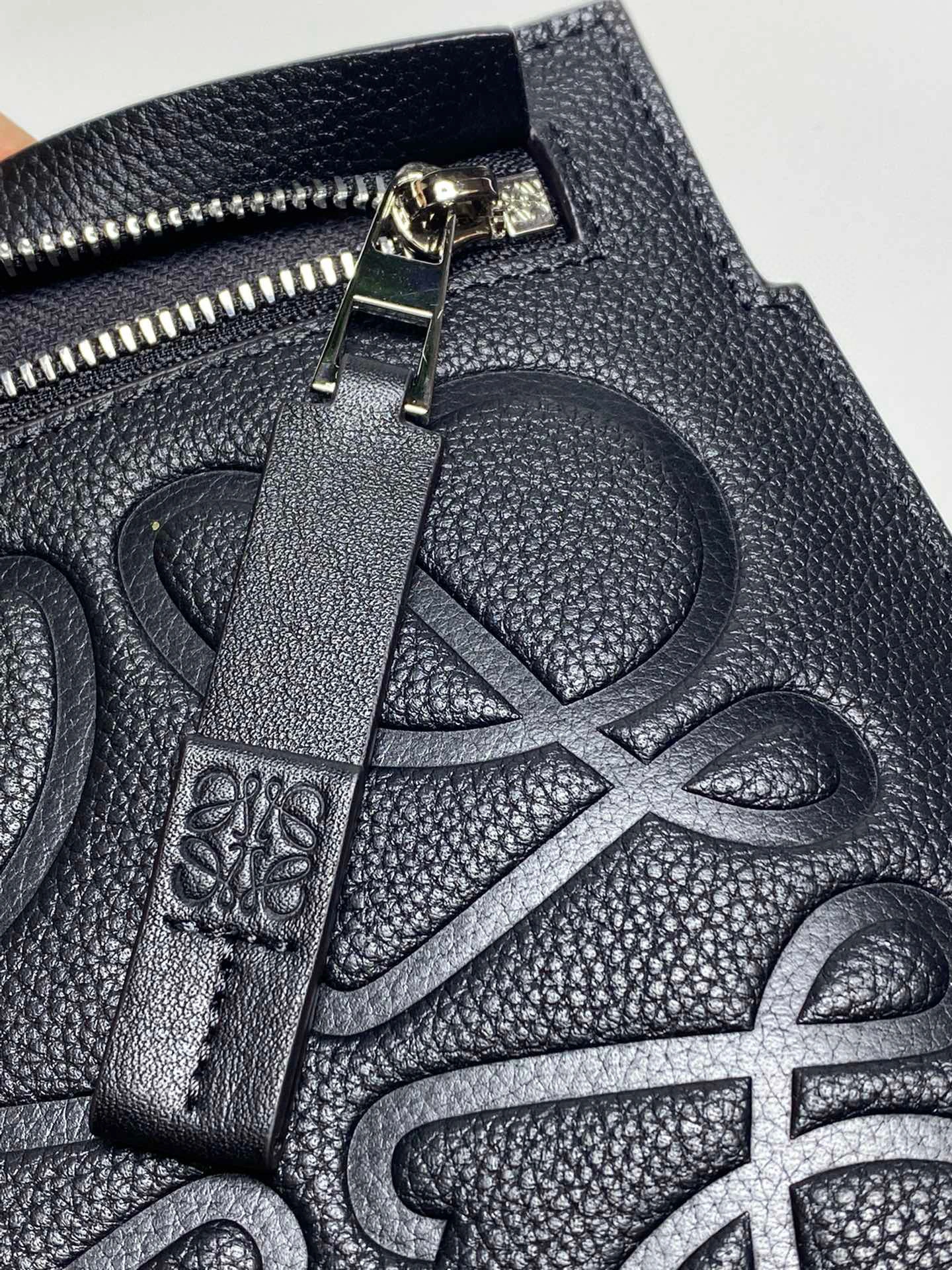 MOMO- high quality version C500W05X01-1100 T pouch calfskin item：B-B000J2924C