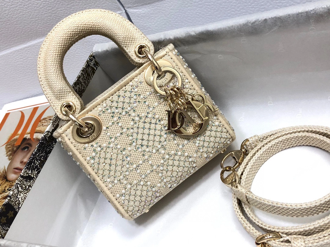 MOMO- high quality version Lady mini item：B-B063J2420C