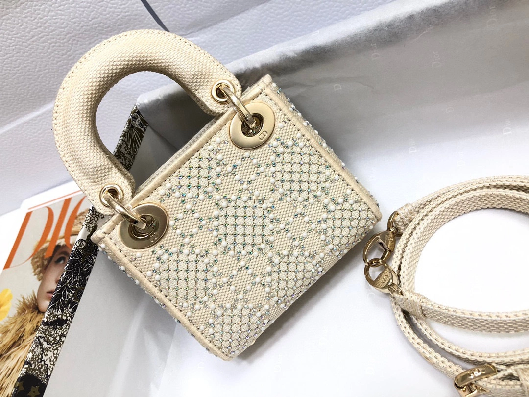 MOMO- high quality version Lady mini item：B-B063J2420C
