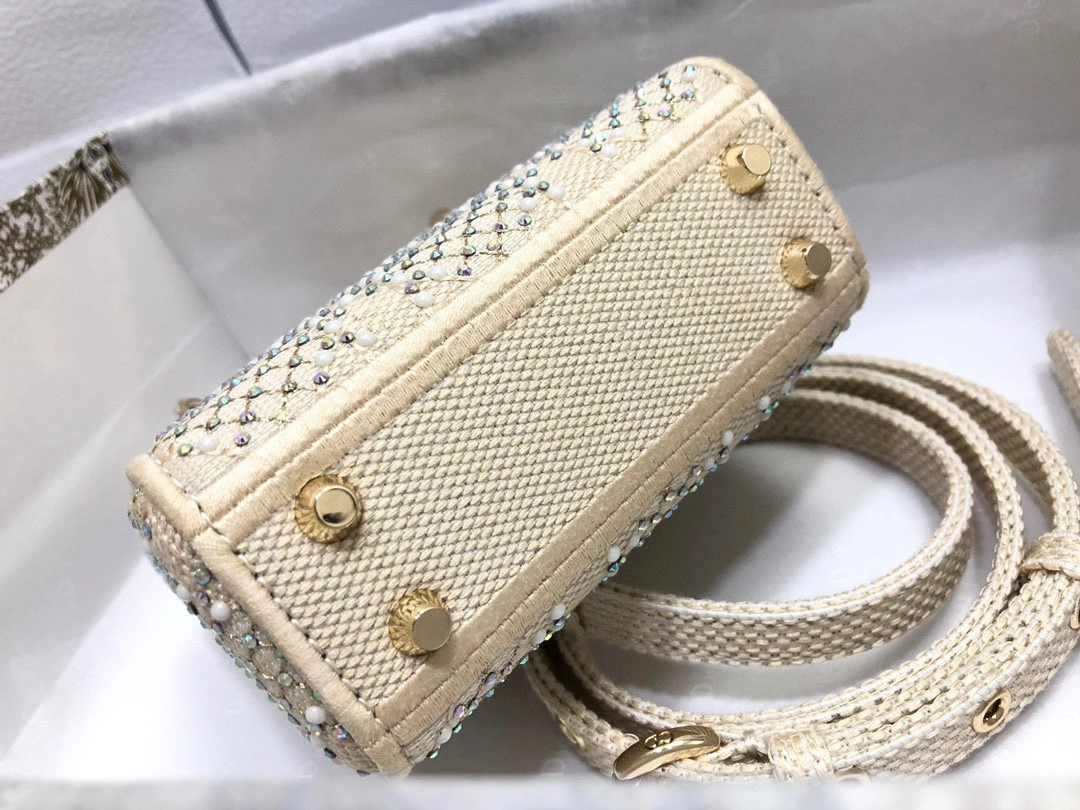 MOMO- high quality version Lady mini item：B-B063J2420C