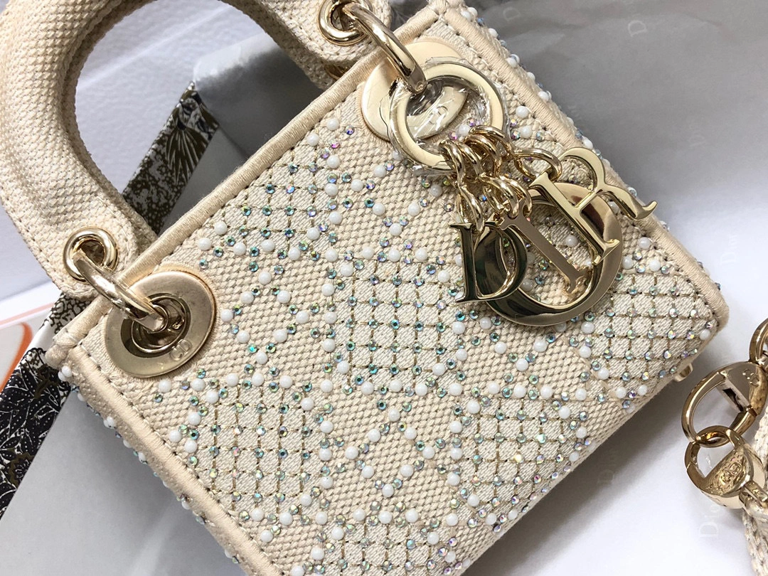 MOMO- high quality version Lady mini item：B-B063J2420C