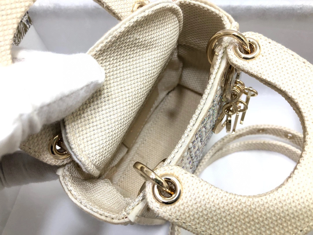 MOMO- high quality version Lady mini item：B-B063J2420C
