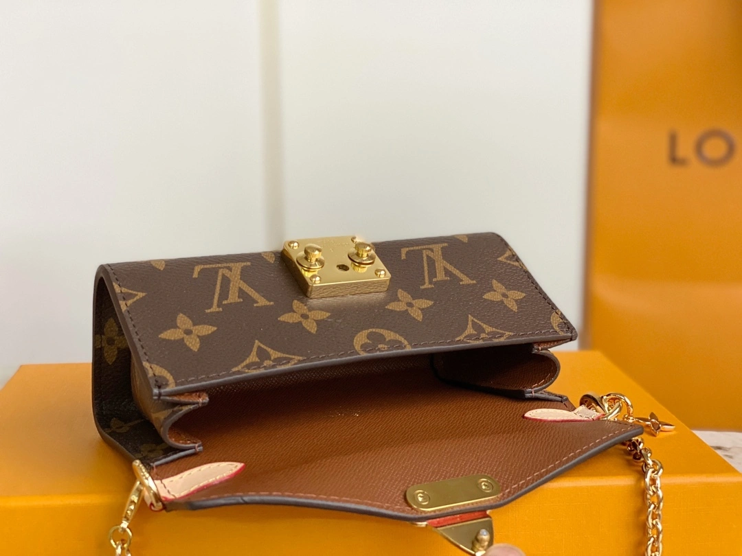 MOMO- high quality version M00991 item：C-B000C2704C