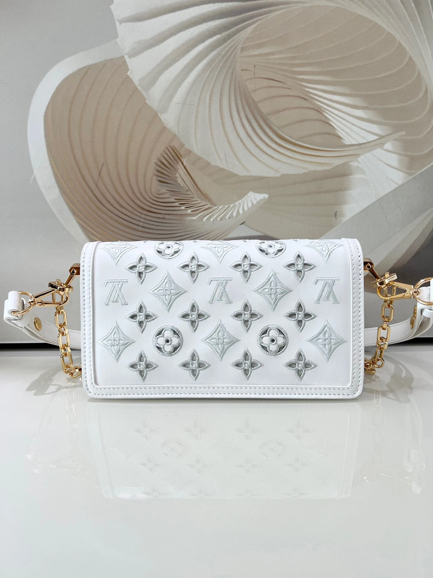 MOMO- high quality version M20739 Dauphine East West item：B-B000K1818C