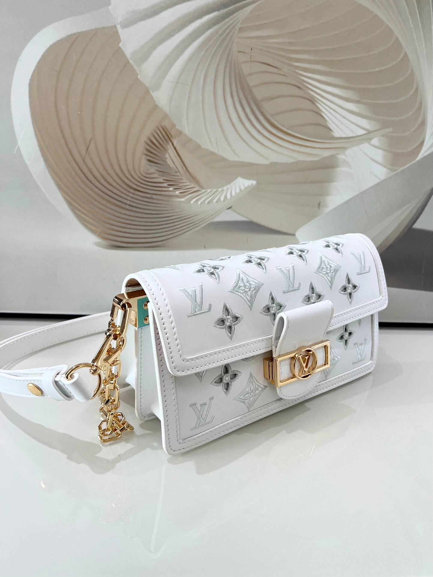 MOMO- high quality version M20739 Dauphine East West item：B-B000K1818C
