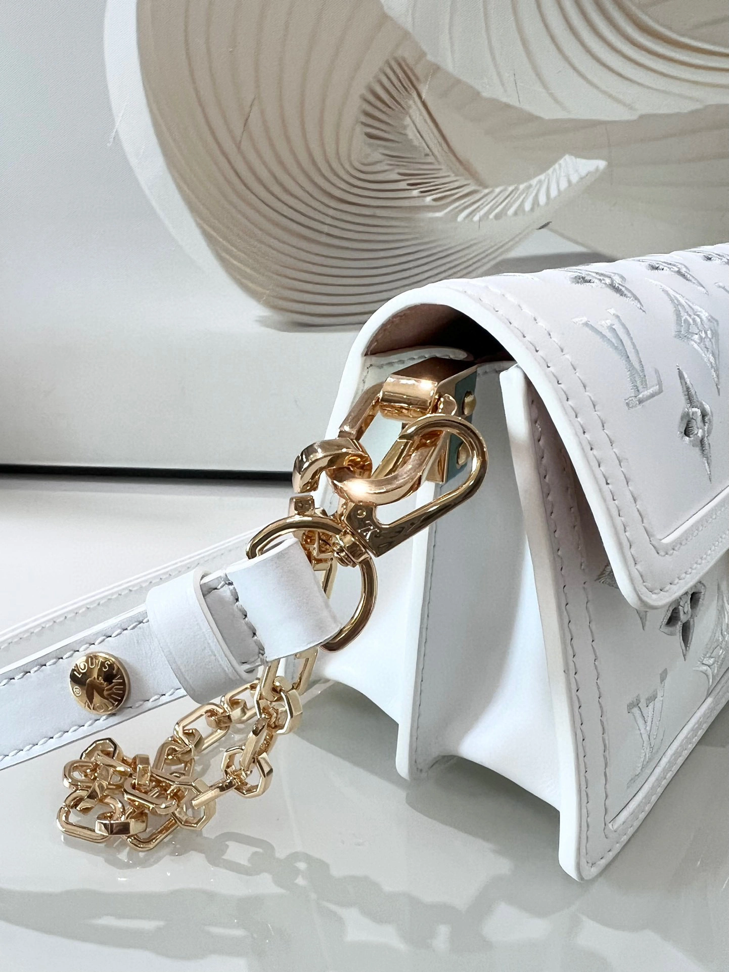 MOMO- high quality version M20739 Dauphine East West item：B-B000K1818C
