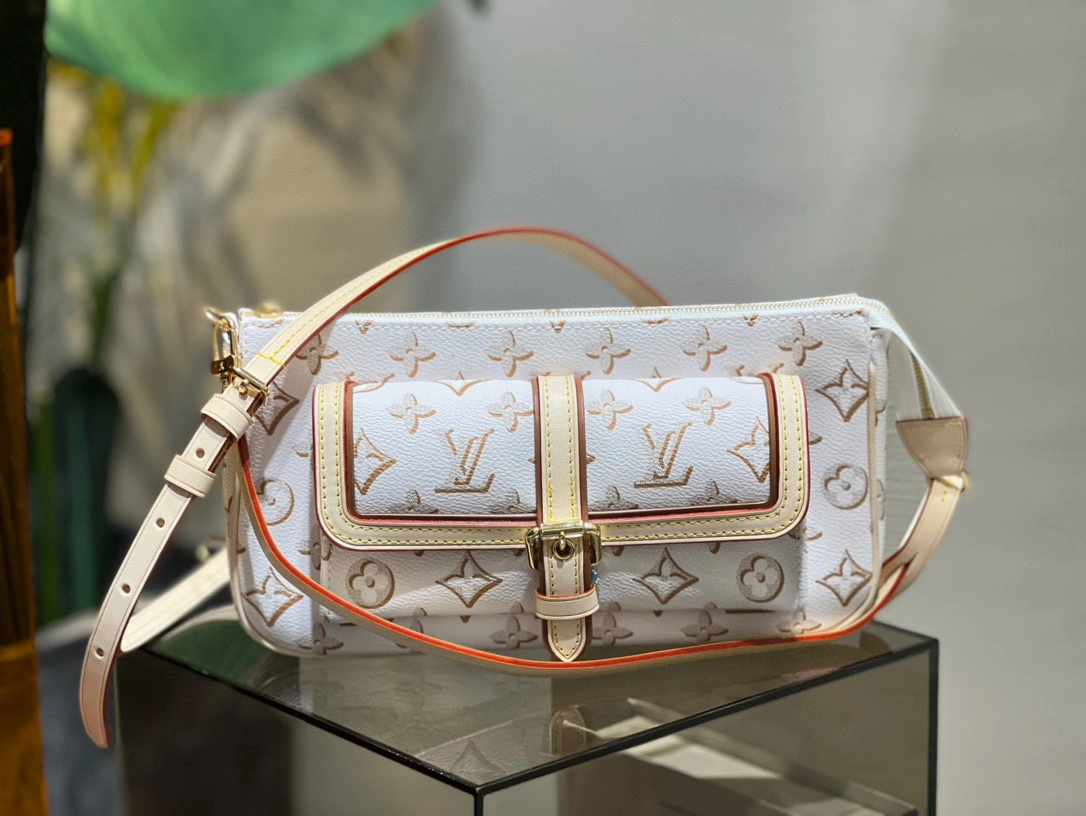 MOMO- high quality version M20920 BUCI item：B-B184I0702C