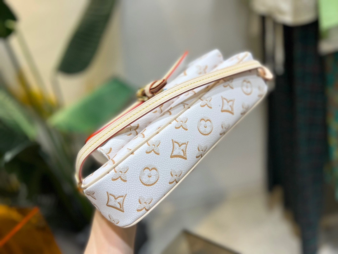 MOMO- high quality version M20920 BUCI item：B-B184I0702C