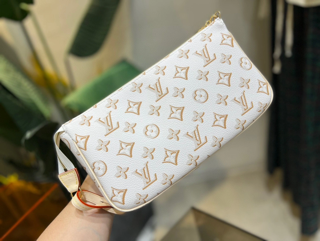 MOMO- high quality version M20920 BUCI item：B-B184I0702C