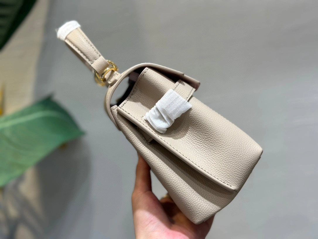 MOMO- high quality version M21052 LOCKME EVER cowhide item：B-B202K1011C