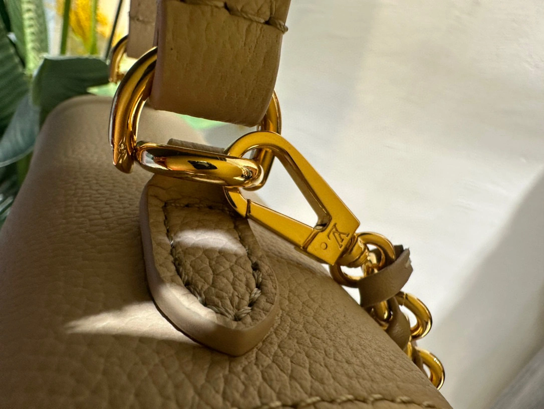 MOMO- high quality version M21052 LOCKME EVER cowhide item：B-B202K1011C
