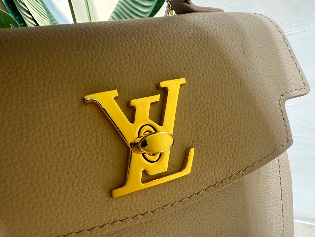 MOMO- high quality version M21052 LOCKME EVER cowhide item：B-B202K1011C