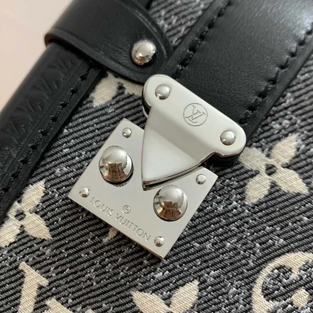 MOMO- high quality version M21460 Side Trunk item：B-B000K1908C