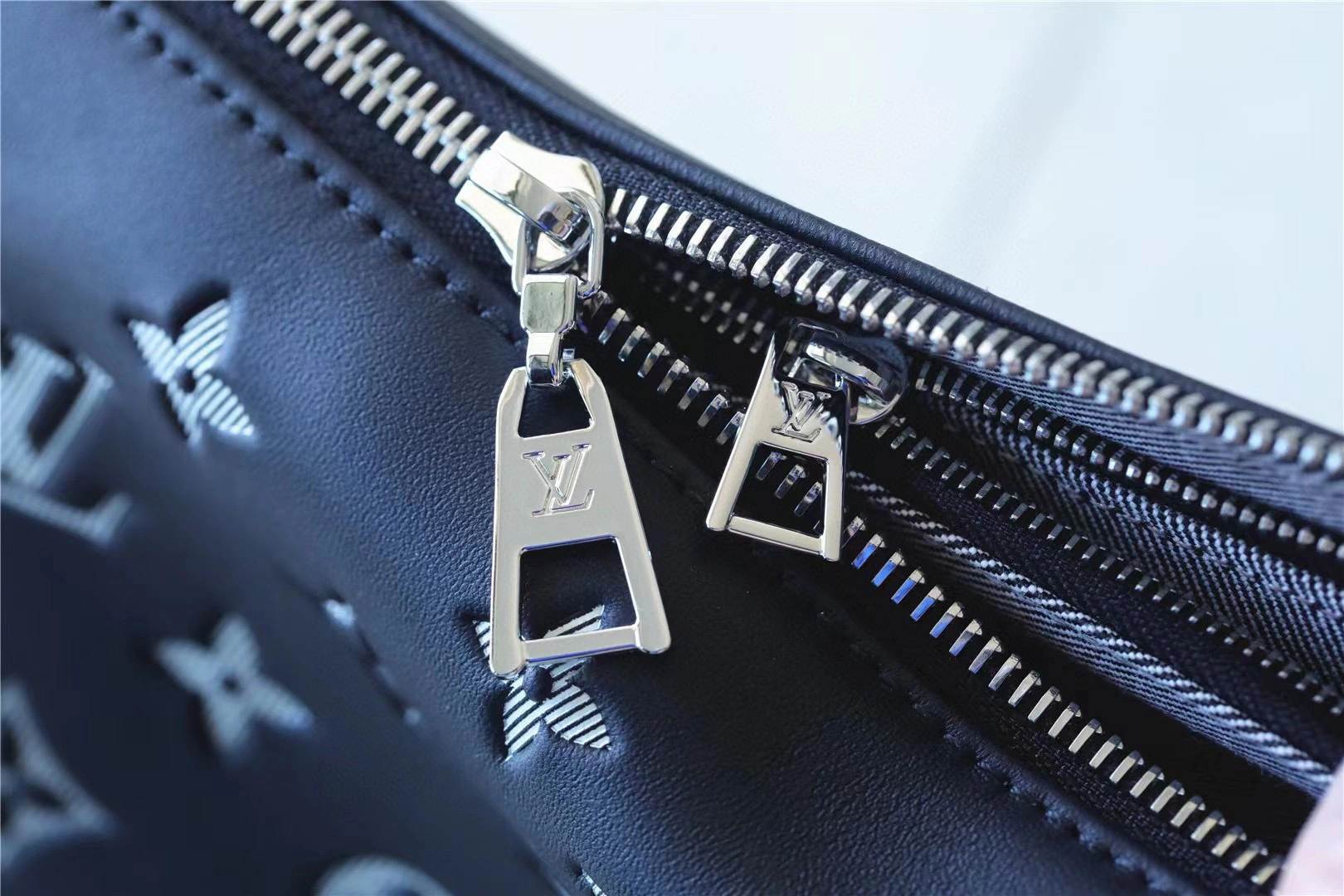MOMO- high quality version M21661 Coussin item：C-B063A1017C