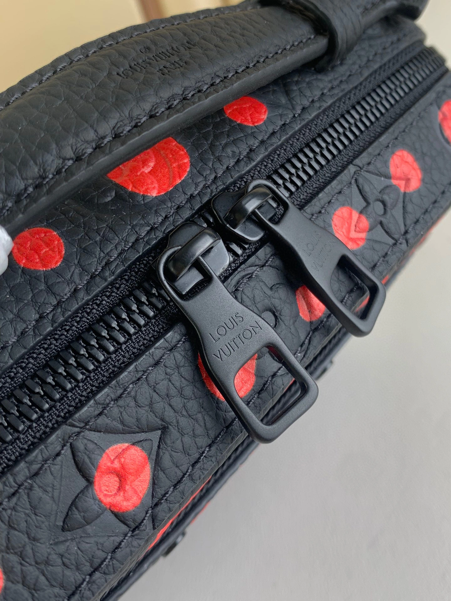 MOMO- high quality version M21677 Handle Soft Trunk item：C-B000A1423C
