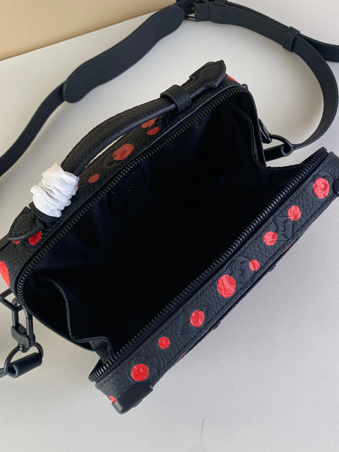MOMO- high quality version M21677 Handle Soft Trunk item：C-B000A1423C